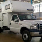 Caminhão já com a estrutura de motorhome