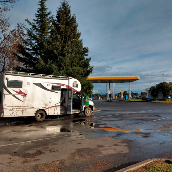 Posto Shell próximo a Curicó com a condilheira ao fundo 3